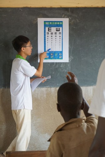 替代役男專題研究計畫：Koligdi小學衛教、學童健檢及義診- 視力檢查。.JPG